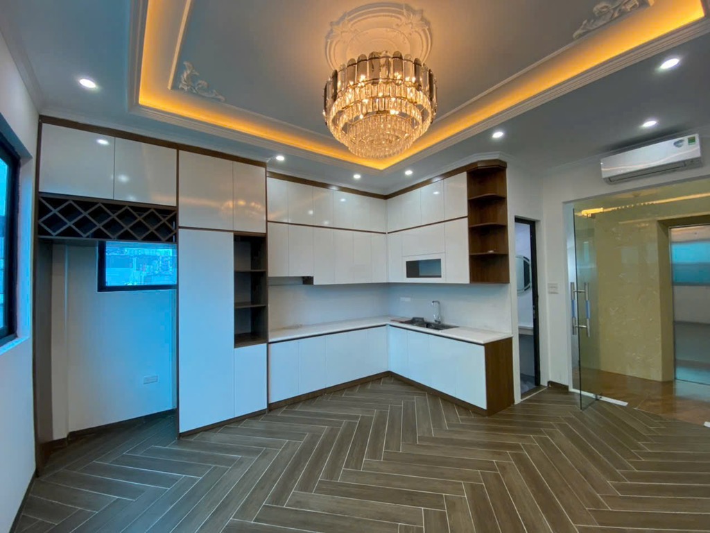 NHÀ ĐẸP GẦN PHỐ PHẠM VĂN ĐỒNG - 7 TẦNG – THANG MÁY – TIỆN ÍCH BẠT NGÀN